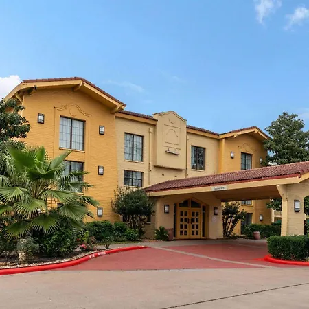 Super 8 By Wyndham The Woodlands North Hotel